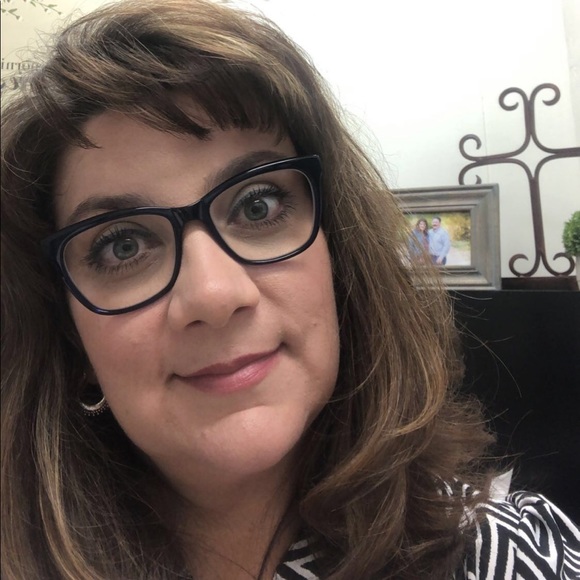 Meet your Posher, Lisa - Picture 1 of 1